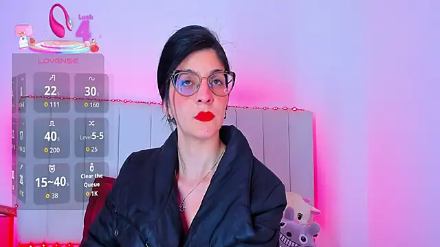 Snapshot of caro_lyne_ chatting on June 12, 2026, 7:33 pm caro lyne online show from June 12, 2026, 7:33 pm
