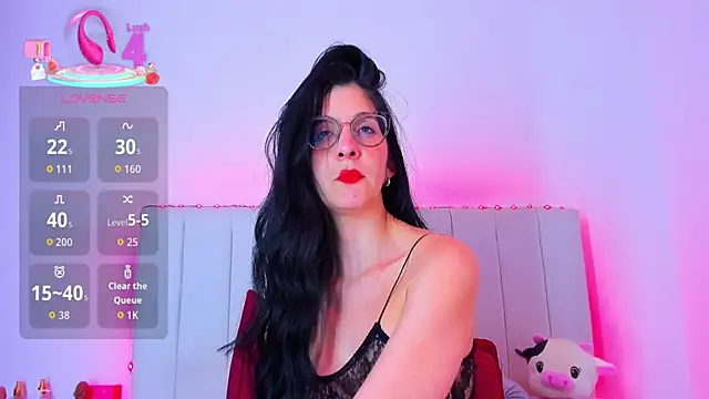 Snapshot of caro_lyne_ chatting on June 8, 2026, 7:25 pm caro lyne online show from June 8, 2026, 7:25 pm