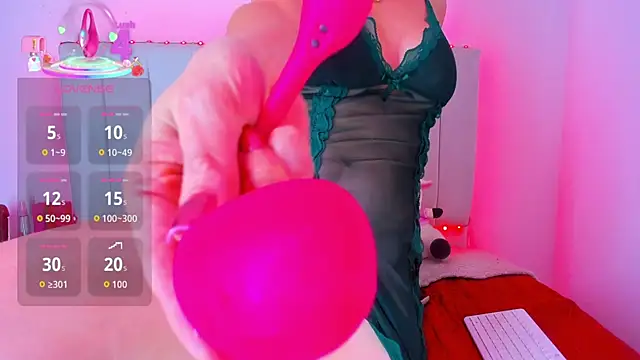 Snapshot of caro_lyne_ chatting on May 23, 2026, 5:56 pm caro lyne online show from May 23, 2026, 5:56 pm