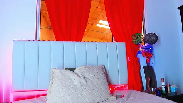 caro lyne  online show from September 25, 2025, 5:08 pm