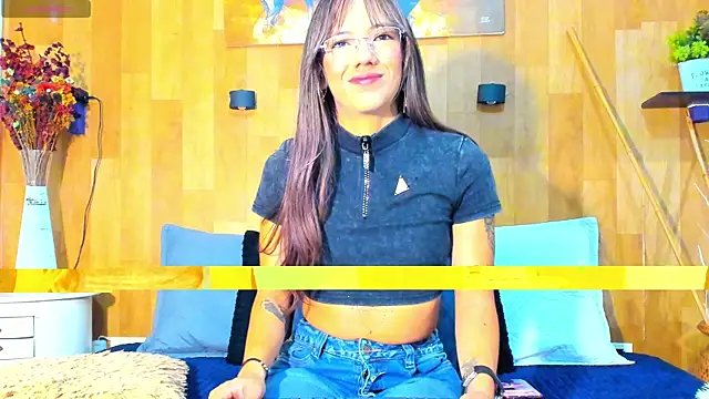 marianaa90 online show from May 7, 2026, 1:03 pm