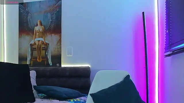 marianaa90 online show from June 12, 2026, 3:32 pm