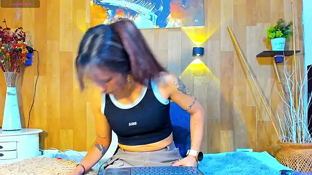 marianaa90 online show from May 16, 2026, 11:53 am