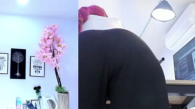 Snapshot of Siouxsie_cenobite chatting on October 28, 2025, 11:42 am Siouxsie cenobite online show from October 28, 2025, 11:42 am