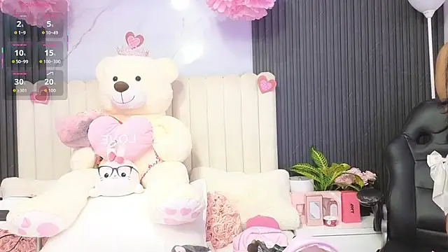 Madiee Rhea online show from April 30, 2026, 7:43 pm