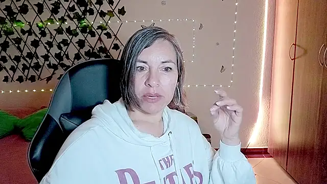 Snapshot of Lady_breaks_hearts chatting on November 14, 2025, 10:30 am Lady breaks hearts online show from November 14, 2025, 10:30 am