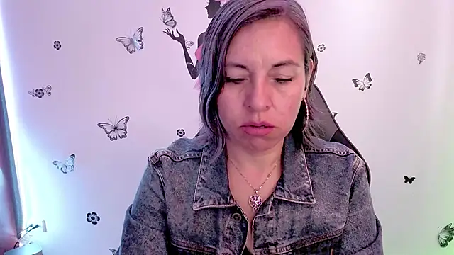 Snapshot of Lady_breaks_hearts chatting on April 9, 2026, 12:55 pm Lady breaks hearts online show from April 9, 2026, 12:55 pm