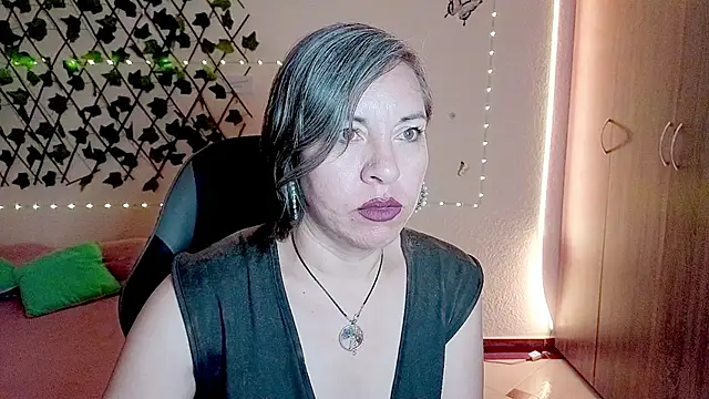 Snapshot of Lady_breaks_hearts chatting on December 1, 2025, 10:27 am Lady breaks hearts online show from December 1, 2025, 10:27 am