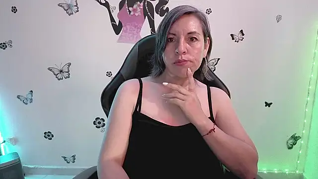 Snapshot of Lady_breaks_hearts chatting on March 9, 2026, 12:41 pm Lady breaks hearts online show from March 9, 2026, 12:41 pm