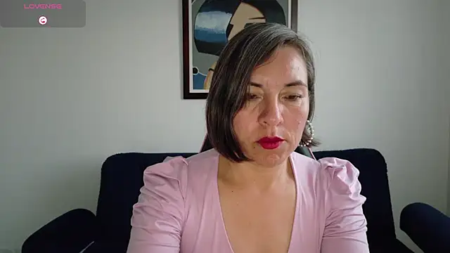 Snapshot of Lady_breaks_hearts chatting on December 4, 2025, 10:31 pm Lady breaks hearts online show from December 4, 2025, 10:31 pm