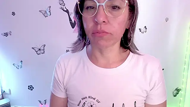 Snapshot of Lady_breaks_hearts chatting on April 10, 2026, 6:15 pm Lady breaks hearts online show from April 10, 2026, 6:15 pm