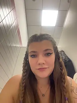 Snapshot of Holy_Tereza chatting on November 2, 2025, 3:39 pm Holy Tereza online show from November 2, 2025, 3:39 pm