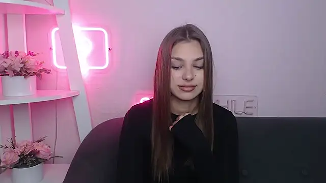 Snapshot of MilanaAngelAs chatting on October 4, 2025, 4:36 am MilanaAngelAs online show from October 4, 2025, 4:36 am