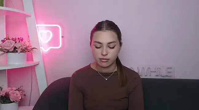 Snapshot of MilanaAngelAs chatting on March 16, 2025, 1:49 pm MilanaAngelAs online show from March 16, 2025, 1:49 pm