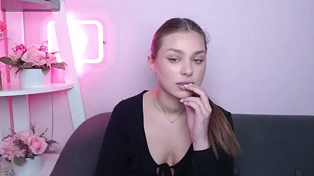 Snapshot of MilanaAngelAs chatting on May 5, 2026, 4:48 am MilanaAngelAs online show from May 5, 2026, 4:48 am
