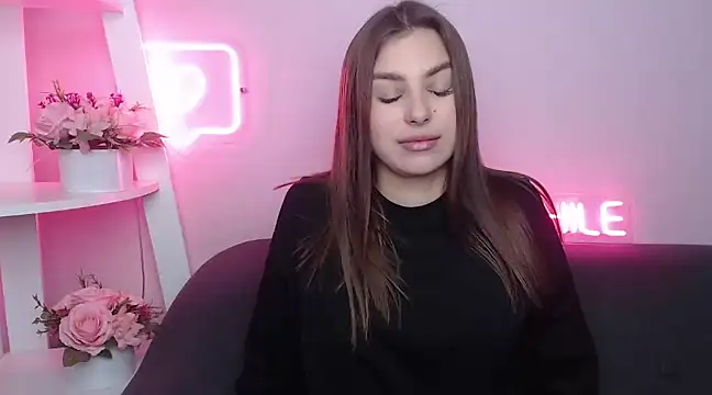 Snapshot of MilanaAngelAs chatting on February 22, 2025, 5:44 am MilanaAngelAs online show from February 22, 2025, 5:44 am
