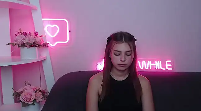 Snapshot of MilanaAngelAs chatting on February 21, 2025, 5:53 pm MilanaAngelAs online show from February 21, 2025, 5:53 pm