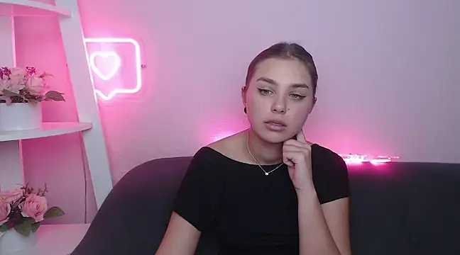 Snapshot of MilanaAngelAs chatting on February 9, 2025, 11:04 am MilanaAngelAs online show from February 9, 2025, 11:04 am