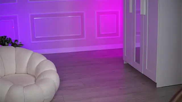 EvaZane online show from October 27, 2025, 8:32 pm