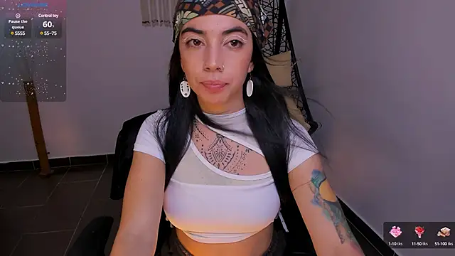 Snapshot of Nina-monroe chatting on January 22, 2025, 9:32 pm Nina-monroe online show from January 22, 2025, 9:32 pm