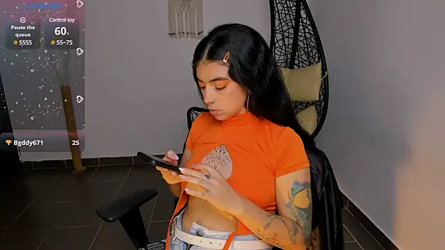 Snapshot of Nina-monroe chatting on December 10, 2024, 2:59 am Nina-monroe online show from December 10, 2024, 2:59 am