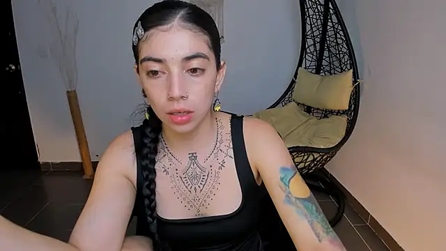 Snapshot of Nina-monroe chatting on February 13, 2025, 10:54 pm Nina-monroe online show from February 13, 2025, 10:54 pm