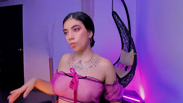 Snapshot of Nina-monroe chatting on December 15, 2024, 1:35 am Nina-monroe online show from December 15, 2024, 1:35 am