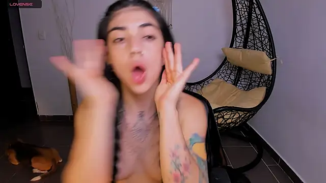 Snapshot of Nina-monroe chatting on March 7, 2025, 11:49 pm Nina-monroe online show from March 7, 2025, 11:49 pm