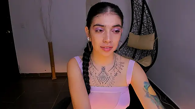 Snapshot of Nina-monroe chatting on January 9, 2025, 12:35 am Nina-monroe online show from January 9, 2025, 12:35 am