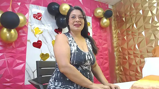 Snapshot of MiaCallie chatting on November 20, 2025, 6:41 pm MiaCallie online show from November 20, 2025, 6:41 pm