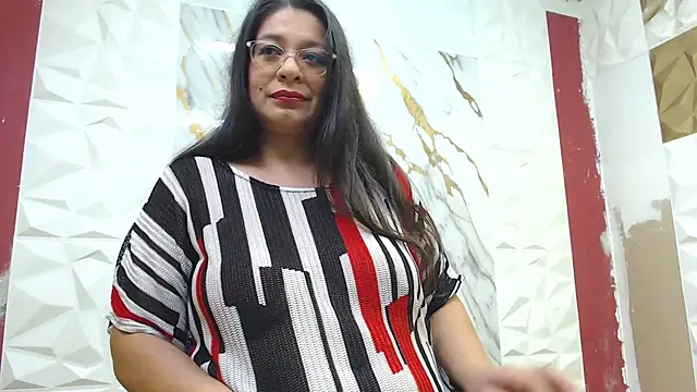 Snapshot of MiaCallie chatting on November 11, 2025, 1:22 am MiaCallie online show from November 11, 2025, 1:22 am