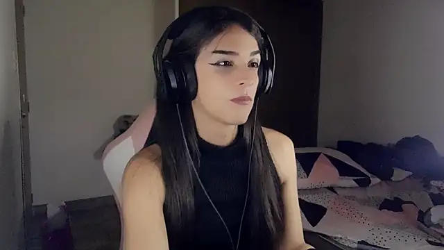 Dollbehavior  online show from April 3, 2026, 8:43 am