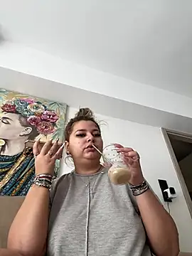 Snapshot of AllysonK chatting on March 7, 2025, 9:29 am AllysonK online show from March 7, 2025, 9:29 am