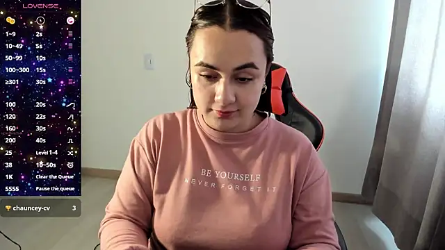 Snapshot of maryluna95 chatting on October 17, 2025, 7:15 pm maryluna95 online show from October 17, 2025, 7:15 pm