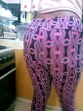 zainabsmile online show from November 3, 2025, 5:05 pm