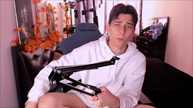 Foxicfu online show from November 7, 2025, 3:33 am