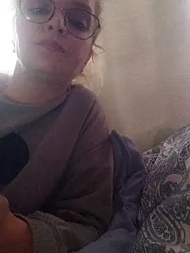 BritneyHudson online show from October 18, 2025, 1:35 pm