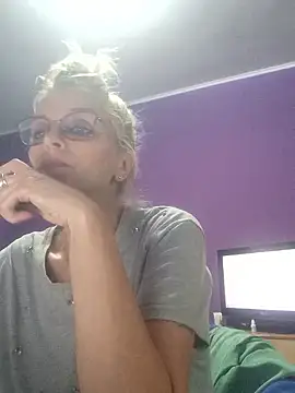 Snapshot of BritneyHudson chatting on September 18, 2025, 3:48 pm BritneyHudson online show from September 18, 2025, 3:48 pm