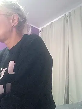 Snapshot of BritneyHudson chatting on September 20, 2025, 4:17 am BritneyHudson online show from September 20, 2025, 4:17 am
