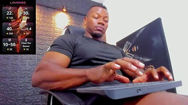 Snapshot of tommike chatting on February 27, 2026, 11:04 pm tommike online show from February 27, 2026, 11:04 pm