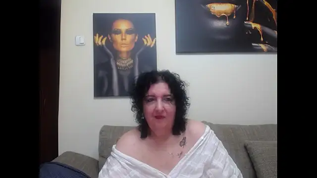 Snapshot of maturekorine chatting on May 27, 2026, 7:43 pm maturekorine online show from May 27, 2026, 7:43 pm