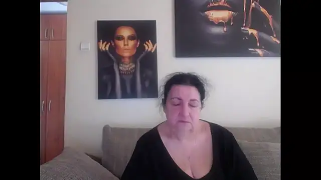 Snapshot of maturekorine chatting on April 26, 2026, 8:33 am maturekorine online show from April 26, 2026, 8:33 am