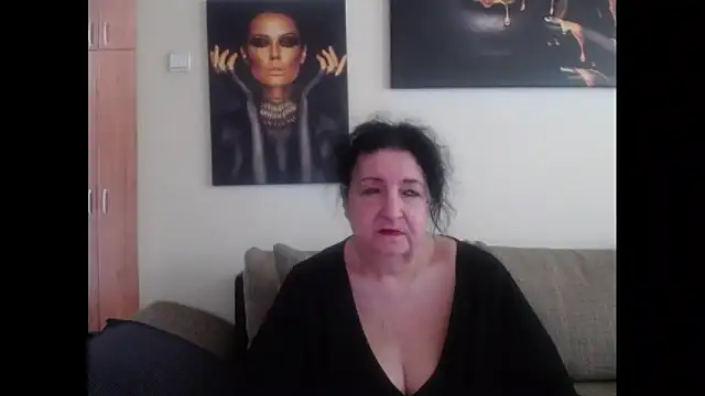 Snapshot of maturekorine chatting on April 28, 2026, 12:20 pm maturekorine online show from April 28, 2026, 12:20 pm