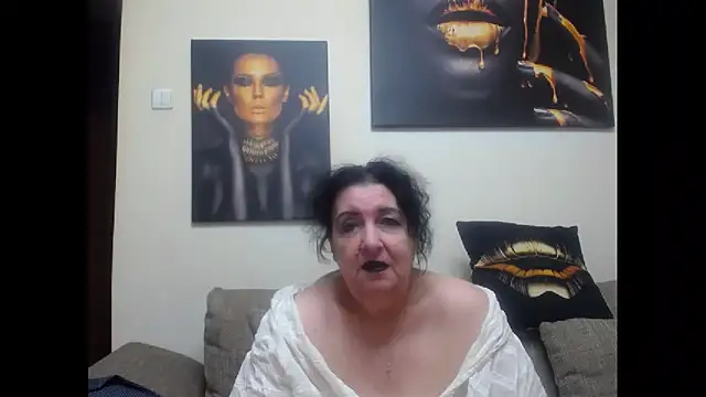 Snapshot of maturekorine chatting on April 24, 2026, 9:28 pm maturekorine online show from April 24, 2026, 9:28 pm