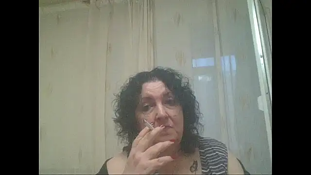 Snapshot of maturekorine chatting on May 19, 2026, 5:42 pm maturekorine online show from May 19, 2026, 5:42 pm
