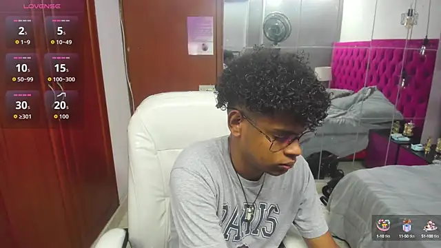 Snapshot of boylittle19cm chatting on September 19, 2025, 12:42 pm boylittle19cm online show from September 19, 2025, 12:42 pm