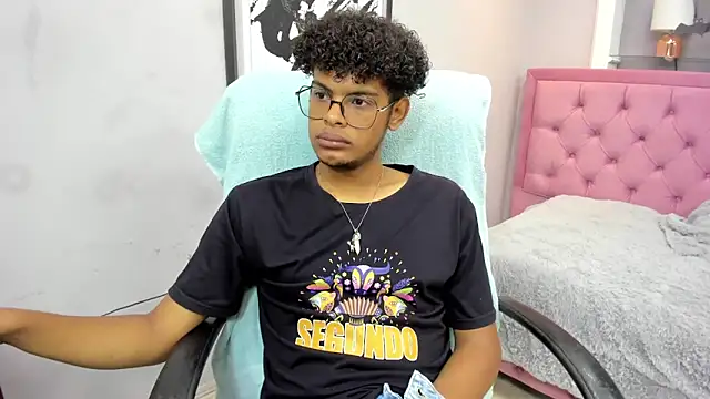 Snapshot of boylittle19cm chatting on October 25, 2025, 1:23 pm boylittle19cm online show from October 25, 2025, 1:23 pm