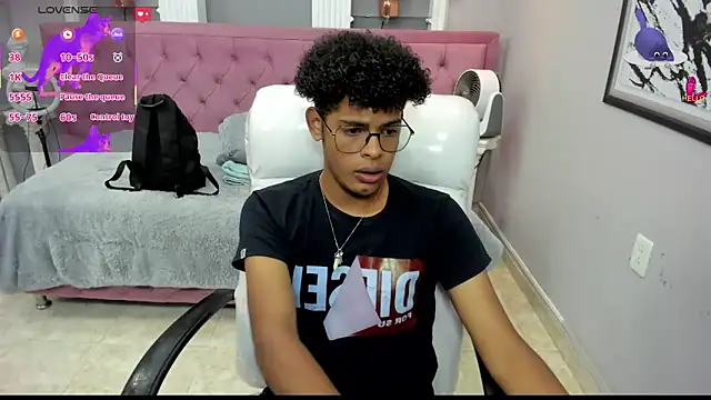 Snapshot of boylittle19cm chatting on October 17, 2025, 1:53 am boylittle19cm online show from October 17, 2025, 1:53 am