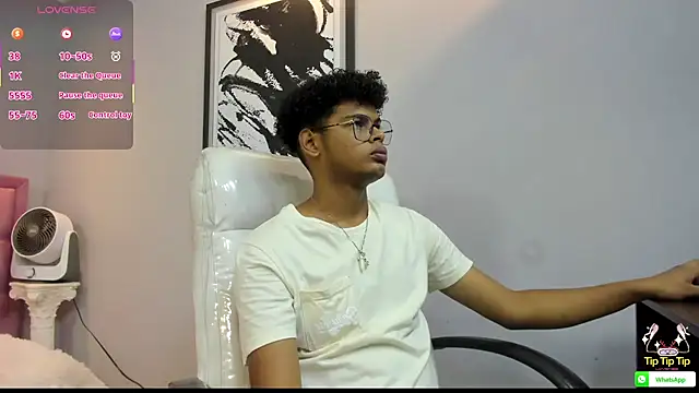 Snapshot of boylittle19cm chatting on October 5, 2025, 12:18 pm boylittle19cm online show from October 5, 2025, 12:18 pm