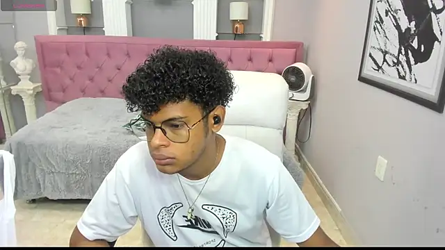 Snapshot of boylittle19cm chatting on October 9, 2025, 11:55 am boylittle19cm online show from October 9, 2025, 11:55 am